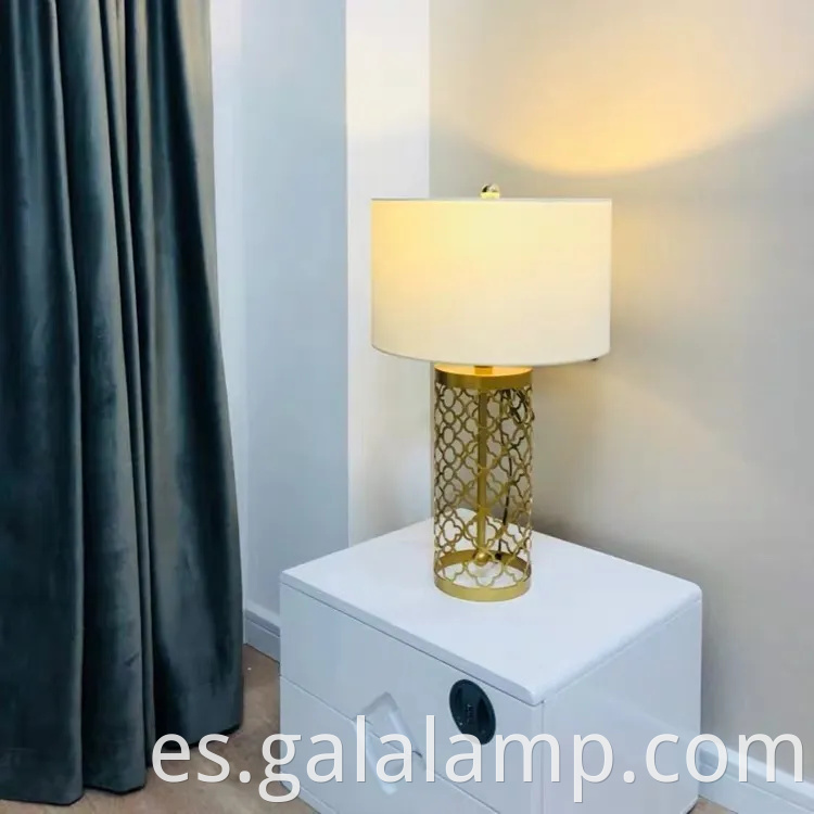 Lámpara de escritorio de hierro moderna y elegante para iluminación elegante para el hogar